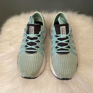 Women’s Saucony Versafoam Sway Sneaker Size 8